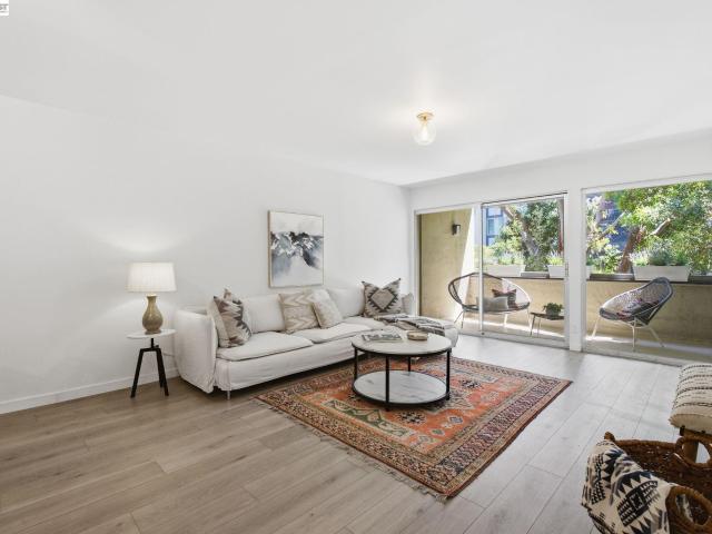 955 Shorepoint Ct 100