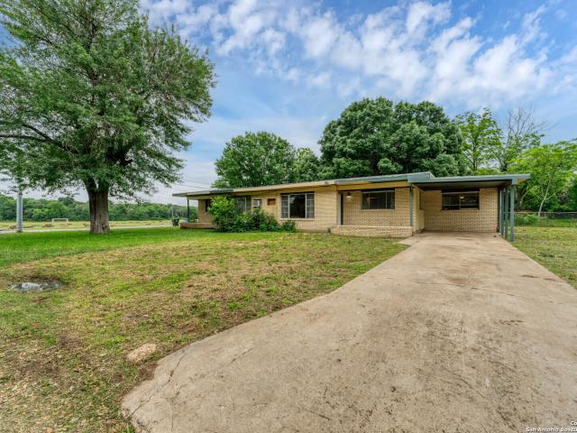 955 University St, Seguin, TX 78155 | MLS #1936