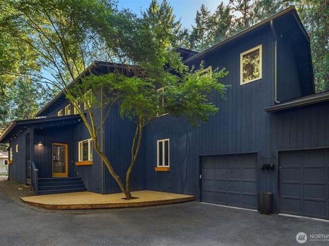 9565 NE Daniel Ct, Bainbridge Island, WA 98110
