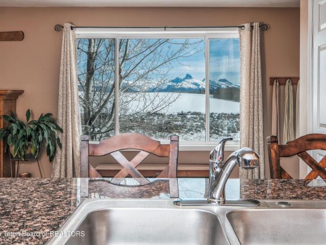9561 mountain view drive, tetonia, us, id
