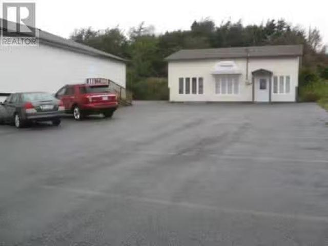 956 Topsail Road, Mount Pearl, NL, A1N 3K2 commercial for le.