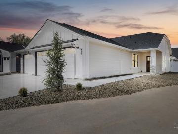 957 Almond St, Nampa, ID 83686 | MLS #98983