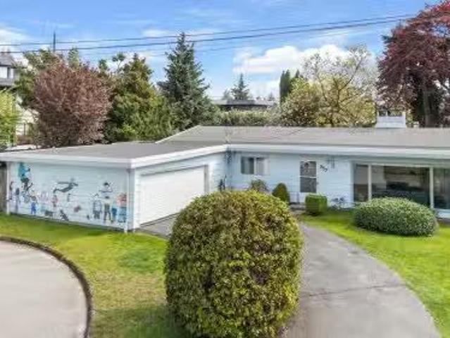 957 Esinteraction Road, North Vancouver, BC, V7R 1W1 house f.