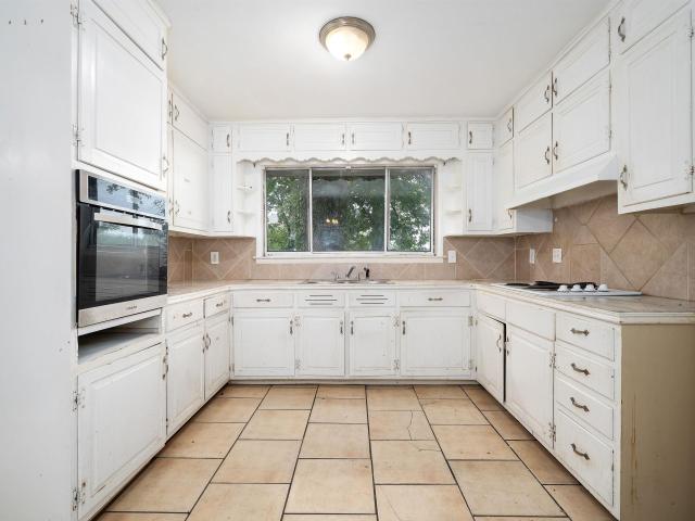 957 Hickory Circle