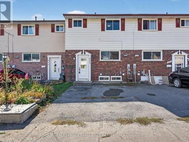 957 Oakview Avenue, Kingston South Of Taylor Kidd Blvd, ON, K7M 6W9 townhouse for sale | Listing ID X13638 | Royal LePage