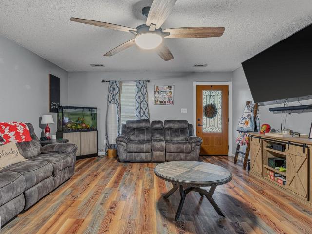 957 N State Highway 181