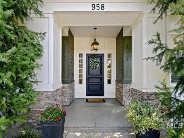 958 N Lionbridge Pl