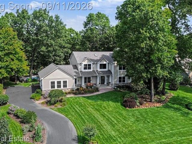 9598 Rolling Greens Dr, Hamburg Township, MI 48169
