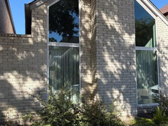 9590 Doliver Dr, Houston, TX 77063