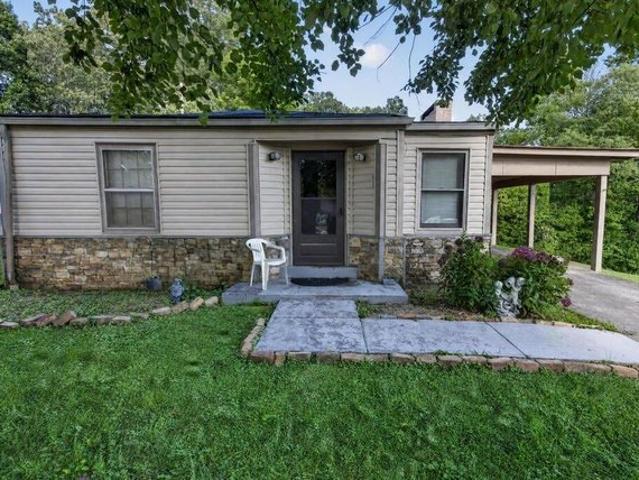 959 Hillcrest Dr, McCaysville, GA 30555