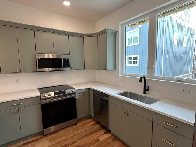 959 Montague Place