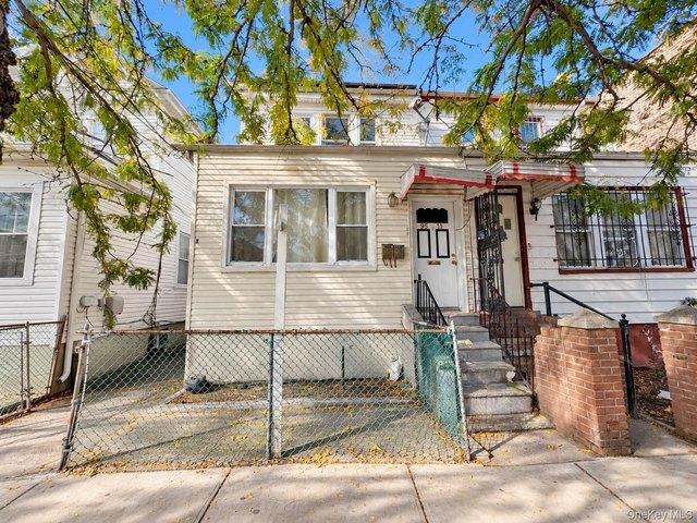 95 11 42nd Ave, Elmhurst, NY 11373
