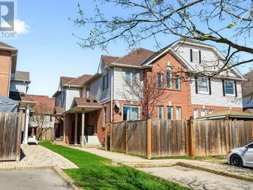 House for sale in Waterdown - Parking