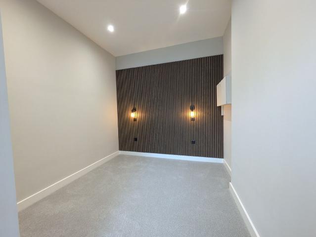 95 Victoria Road, Horley RH6, 2 bed flat to rent, £1,650 pcm | PrimeLocation