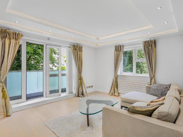 95 Avenue Road, St John's Wood. 3 bed flat to rent £4,200 pcm £969 pw