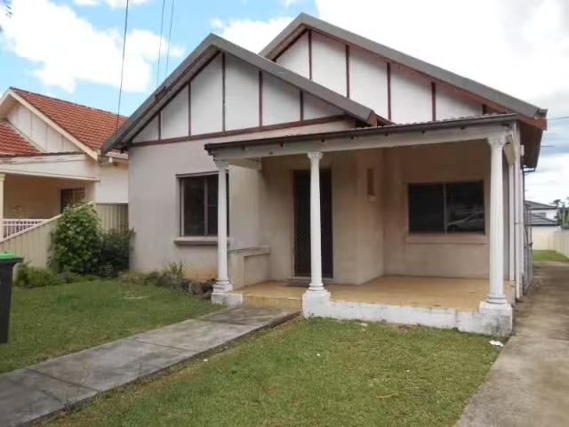 95 Gloucester Road, Hurstville House for rent Listed by Leasi.