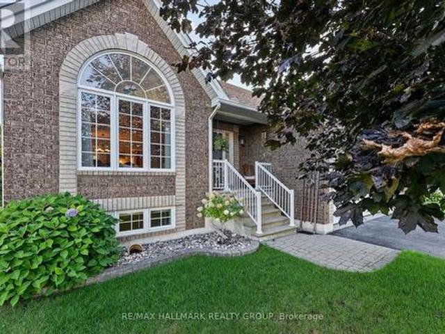 95 Lloydalex Crescent, Ottawa, ON, K2S 2E8 house for sale | Listing ID X13781 | Royal LePage