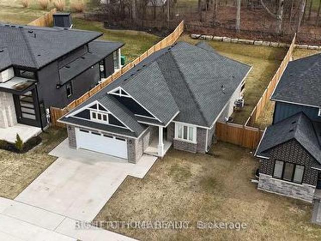 95 Optimist Drive, Southwold, ON, N5P 3T2 house for sale | Listing ID X13432 | Royal LePage