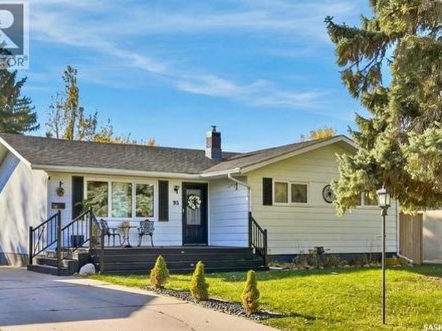 95 St Lawrence Crescent, Saskatoon, SK, S7K 1G6 house for sale | Listing ID SK051272 | Royal LePage