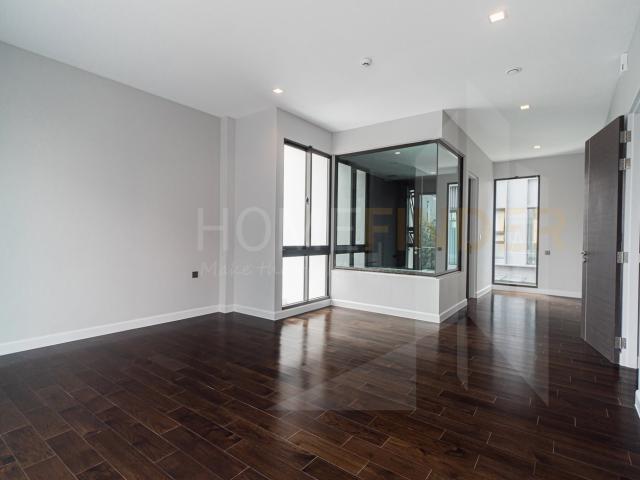 95E1 4 bedrooms, for sale