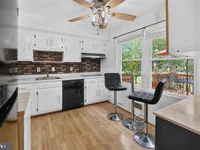 9601 Greenview Lane