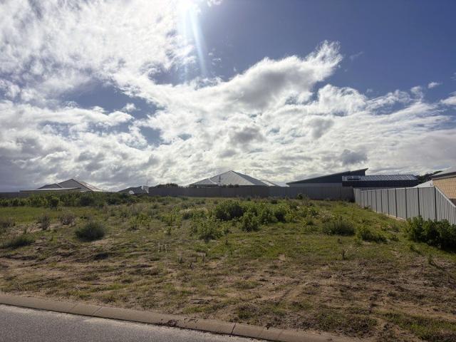 960m2 with Ocean Views and Endless Possibility
