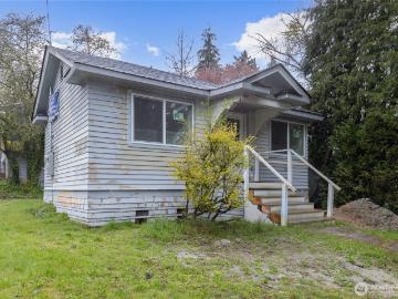 9617 15th Ave NE, Seattle, WA 98115 | MLS #2501