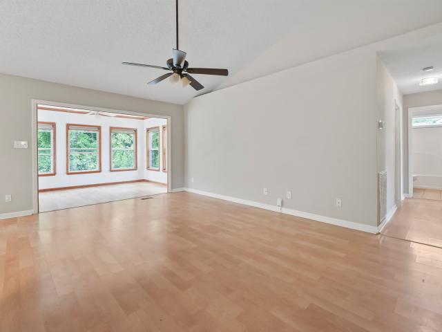 961 Castlewood Dr