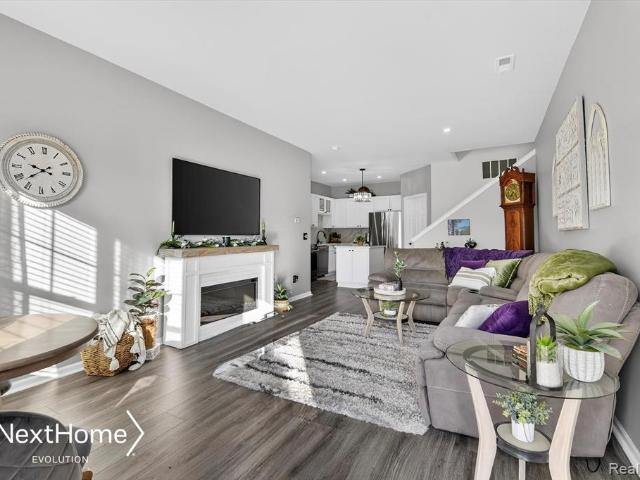 9627 Lakeside Drive