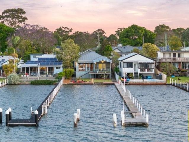 HUGE SUB DIVIDABLE 962 SQM ABSOLUTE WATERFRONT WITH PRIVATE JETTY & BOAT RAMP