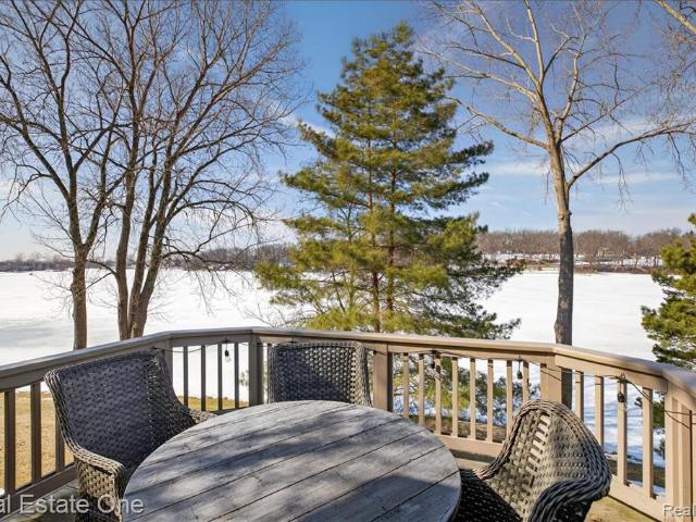 963 Stony Lake