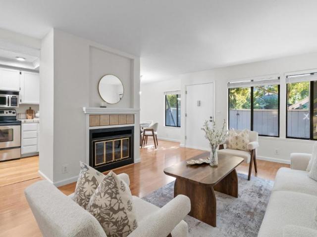 964 La Barbera Drive