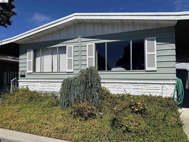 965 New England Village Dr, Hayward, CA 94544