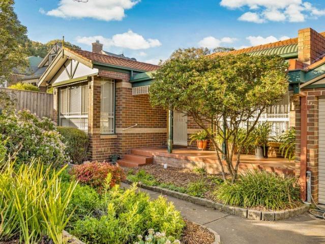 966m2 approx. Garden Beauty with Classic Appeal