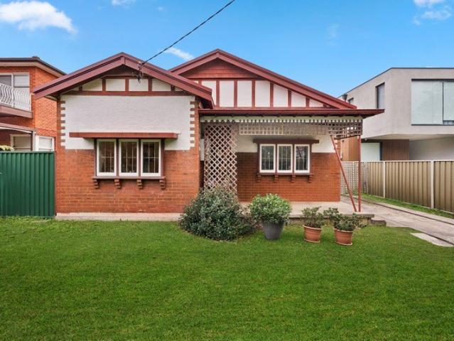 MASSIVE 967.5sqm IN BLUE RIBBON LOCATON