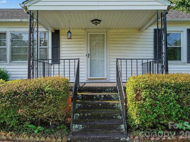 968 Hampton Grace Avenue