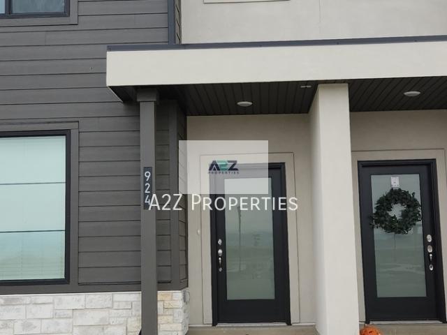 968 S 850 W, 4 beds, 2 full and 1 half baths