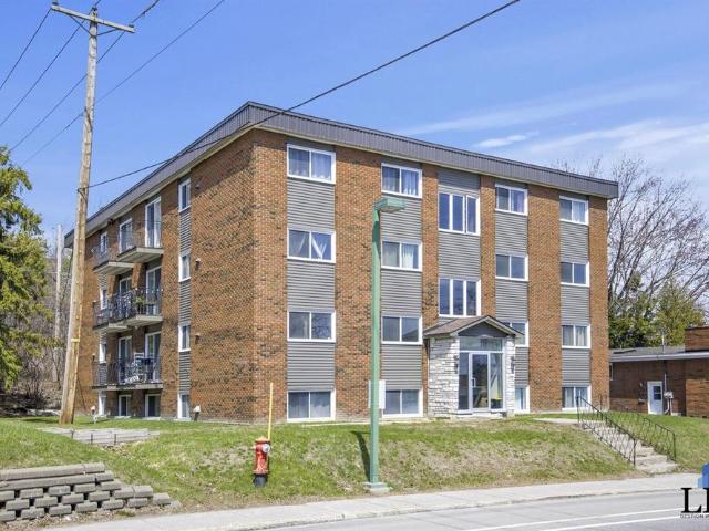 96 13 96 Boulevard Du Mont Bleu, Hull