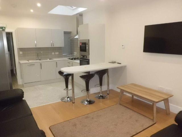 96 Tiverton Road, B29 6BP 6 bed house to rent £3,380 pcm £780 pw