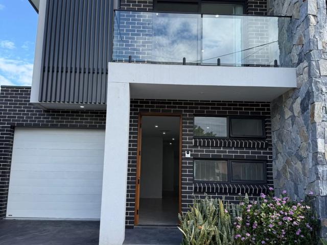 96 Earl Street, Canley Heights