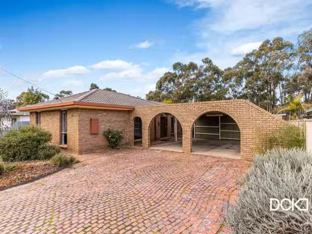 96 Gill Avenue, California Gully, VIC 3556
