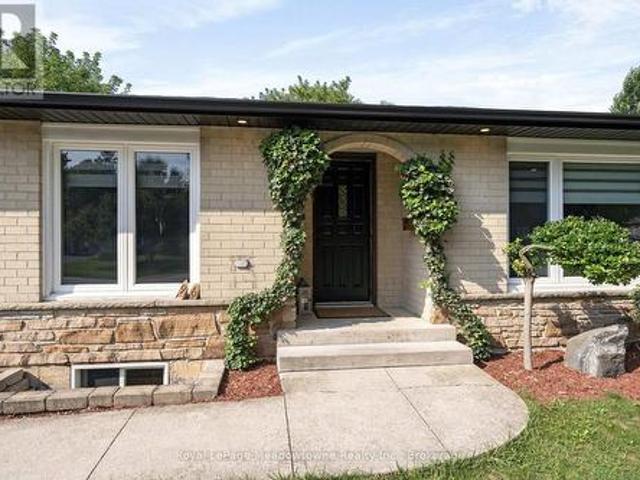 96 Macdonald Crescent, Milton Dp Dorset Park, ON, L9T 2Y8 house for sale | Listing ID W13683 | Royal LePage
