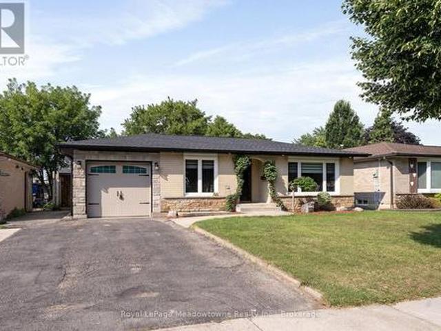 96 Macdonald Crescent, Milton Dp Dorset Park, ON, L9T 2Y8 house for sale | Listing ID W13824 | Royal LePage
