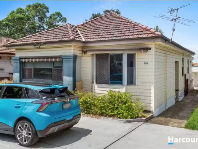 96 Maud Street, Waratah House for rent Listed by Maggie Mccul.