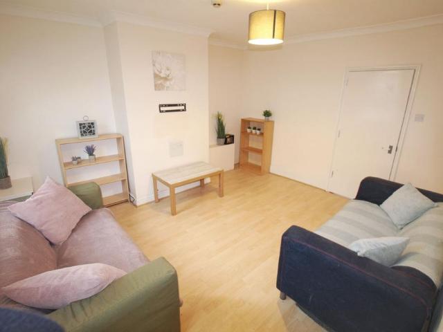 96 Newland Street West, Lincoln. 4 bed house share to rent £515 pcm £119 pw