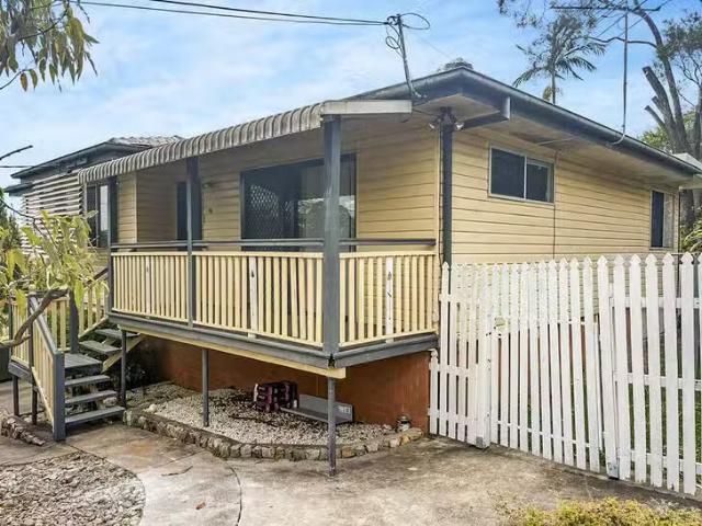 96 Pareena Crescent, Mansfield, QLD 4122
