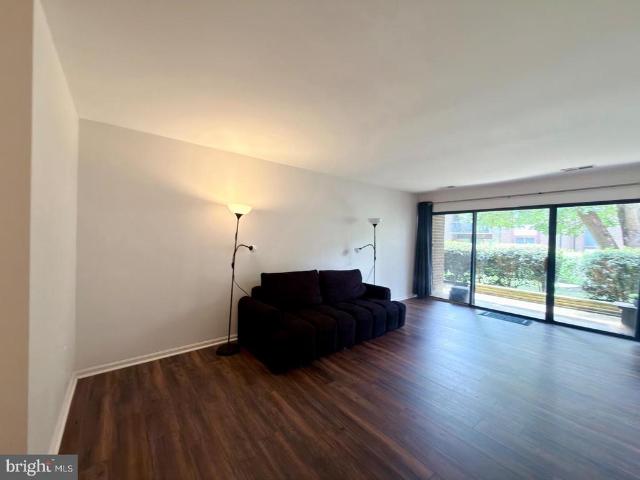 9709 Kings Crown Court # 2