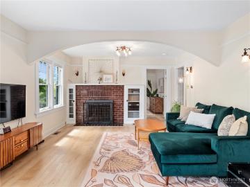 9701 Roosevelt Way NE, Seattle, WA 98115 | MLS #2505