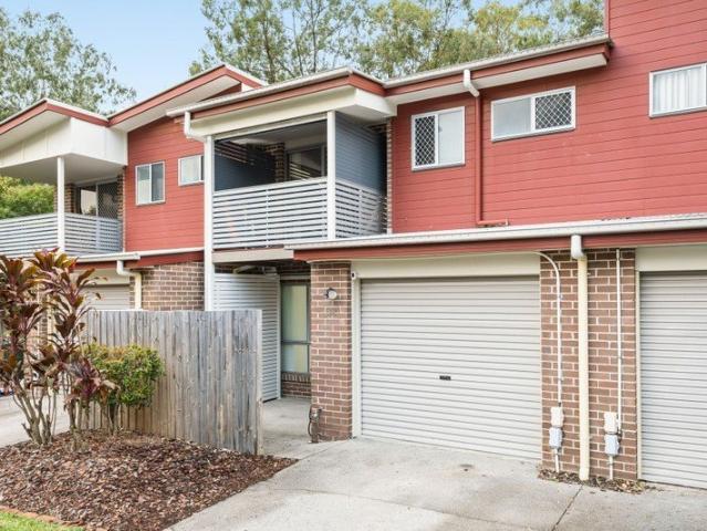 OFFERS OVER $899K