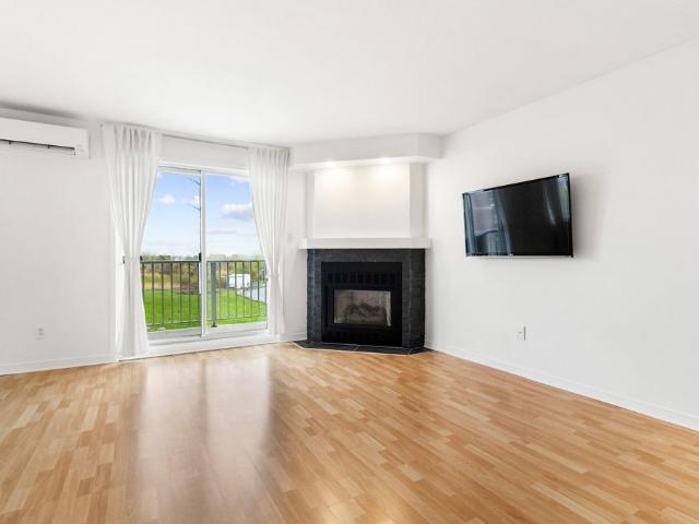 9715 Av. Radisson, #401